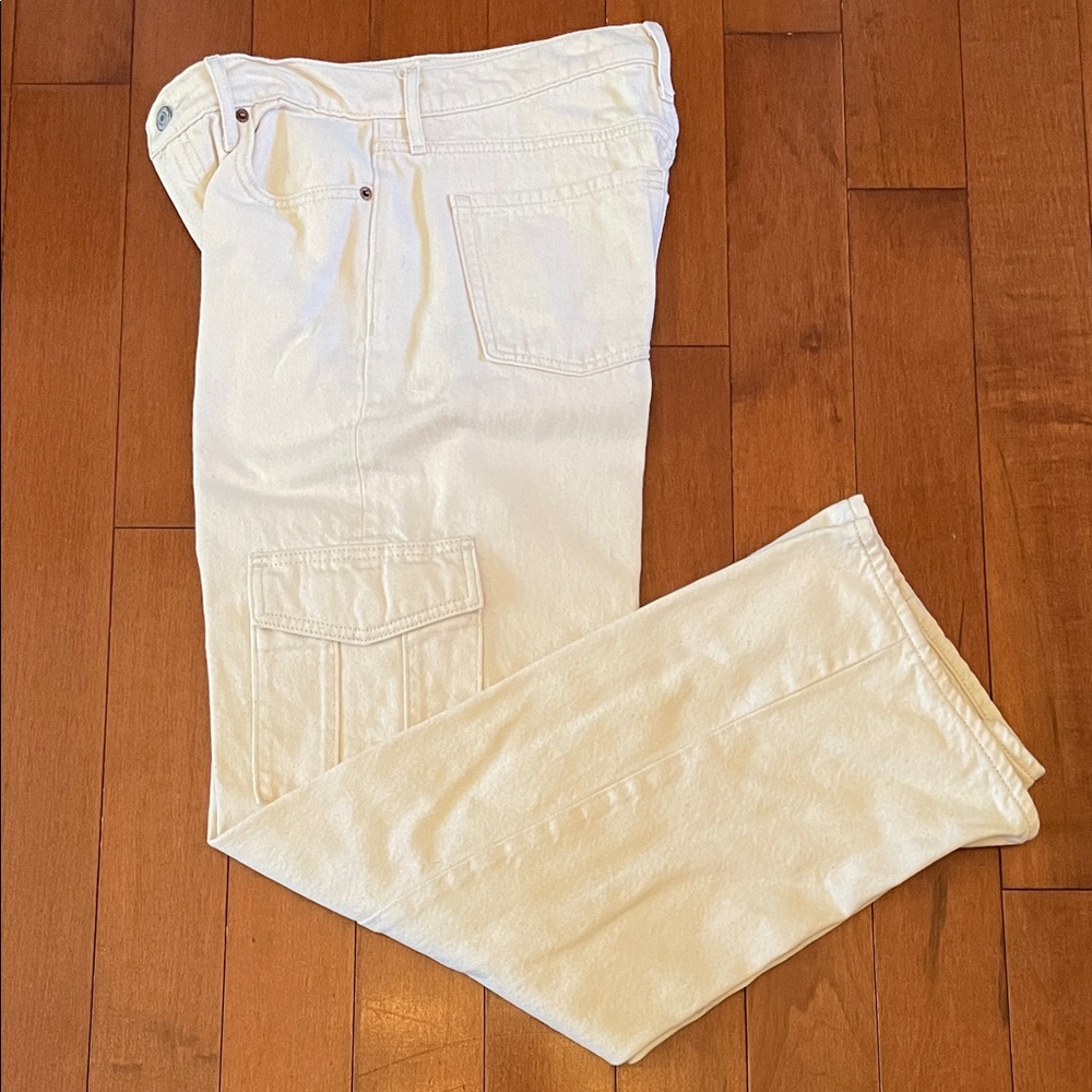 Old Navy Women's Ecru Cargo Jeans